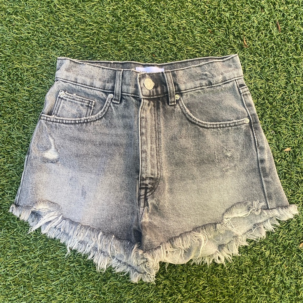 Zara Women's High Rise Frayed Black Acid Wash Jean Shorts Size 0